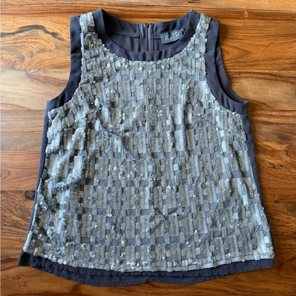 ASTR Women's Sleeveless Sequin Top - Silver and Gray